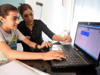 neck pain arises in youth due to Online learning | ‘ऑनलाइन’ने विद्यार्थी, तरुणाईची मोडली मान; स्क्रीन टाइम वाढला