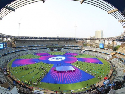 ipl 2018 Opening ceremony live: Rohit Sharma, thanks to Mumbai Indians | IPL 2018 Opening Ceremony Live : ऋतिक, प्रभुदेवा, वरुण, तमन्ना, मिका यांची एकत्रित अदाकारी