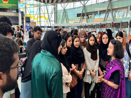 'Operation Sindhu' will not only bring Indians, but also students from 'this' country, safely out of Iran! | 'ऑपरेशन सिंधू' केवळ भारतीयच नव्हे, 'या' देशाच्या विद्यार्थ्यांनाही इराणमधून सुखरूप बाहेर आणणार! 'Operation Sindhu' will not only bring Indians, but also students from 'this' country, safely out of Iran! | 'ऑपरेशन सिंधू' केवळ भारतीयच नव्हे, 'या' देशाच्या विद्यार्थ्यांनाही इराणमधून सुखरूप बाहेर आणणार!