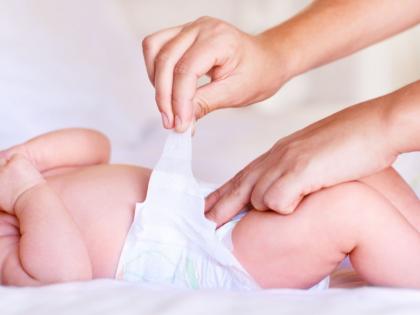 organic diaper ensure safety and comfort of newborns experts recommend changing diaper 3 hours | बाळांसाठी 'ऑर्गेनिक डायपर्स'ना वाढती पसंती; दोन ते तीन तासांनी डायपर बदलण्याचा सल्ला! 