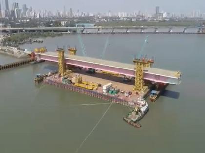 Mumbai Trans Harbor Link : MMRDA has Successfully Launched the longest Orthotopic Steel Deck on MTHL | मुंबई ट्रान्स हार्बर लिंक : सर्वात मोठ्या ऑर्थोट्रोपिक स्टील डेकची उभारणी