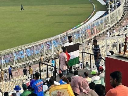 The flag of Palestine at Eden Gardens, slogans were also given; The photo went viral | ईडन गार्डन्सवर पॅलेस्टाईनचा झेंडा फडकवला, घोषणाही दिल्या; फोटो सोशल मीडियावर व्हायरल