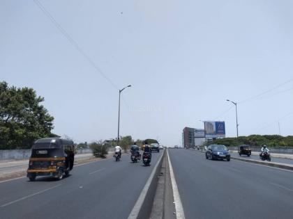 Ten-foot netting on highways for deer safety; Notice was taken after the Agitation | हरणांच्या सुरक्षेसाठी हायवेवर दहा फूट जाळीचे आवरण; धरणे आंदोलनानंतर घेतली दखल