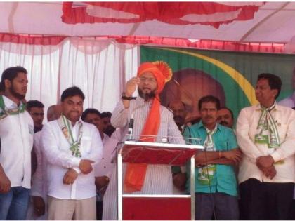 Asaduddin Owaisi wearing Saffron Saafa during Karnataka assembly election 2018 campaign | Karnataka Election 2018: पाहिलंत का? ओवेसींनी घातला भगवा फेटा