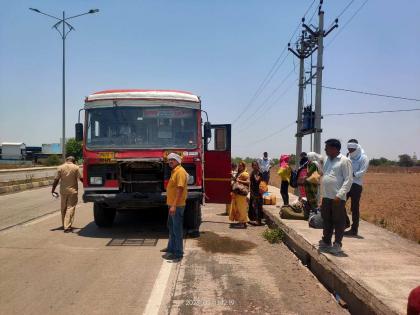 The Yavatmal depot bus stopped on the way, 50 passengers were Stay in the sun | यवतमाळ डेपोची बस वाटेतच पडली बंद, ५० प्रवासी उन्हात ताटकळले