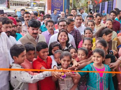 Planetarium Selfie Point Landed for Kids Company in Mankhurd by MP Rahul Shewale | मानखुर्दमध्ये बच्चे कंपनीसाठी अवतरले तारांगण सेल्फी पॉइंट; शालेय विद्यार्थ्यांच्या हस्ते झाले लोकार्पण