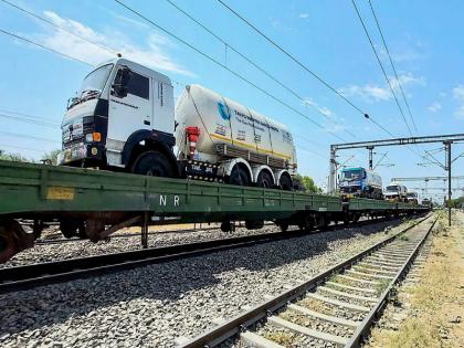 First Oxygen Express to arrive in Pune! Four tankers will land at Loni station | Welcome! पुण्यात दाखल होणार पहिली ऑक्सिजन एक्सप्रेस! लोणी स्थानकावर चार टँकर उतरणार