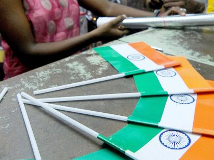 government 'Watch' on the sale of the National Flag made of plastic | प्लास्टिकपासून बनलेल्या राष्ट्रध्वजाच्या विक्रीवर प्रशासनाचा 'वॉच'