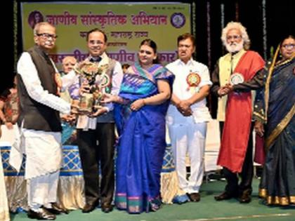  Municipal Commissioner Sudhakar Deshmukh received state-level award | मनपा आयुक्त सुधाकर देशमुख यांना राज्यस्तरीय पुरस्कार