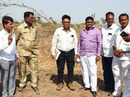 Farmer's 19 wells stolen last | शेतकऱ्यांच्या १९ विहिरी गेल्या चोरीला Farmer's 19 wells stolen last | शेतकऱ्यांच्या १९ विहिरी गेल्या चोरीला