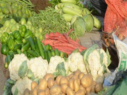 Vegetables prices declined due to rising temperature in the city | शहरात वाढत्या तापमानामुळे पालेभाज्यांचे दर कडाडले