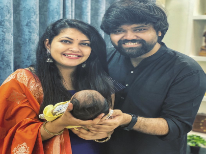 Priyanka barve blessed with a baby boy | गायिका प्रियंका बर्वेच्या घरी हलला पाळणा, बाळासोबतचा फोटो शेअर करत दिली गुडन्युज