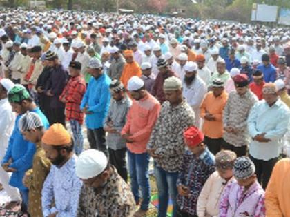 Collected Namaz pay with the river | नदीकाठी सामूहिक नमाज अदा Collected Namaz pay with the river | नदीकाठी सामूहिक नमाज अदा