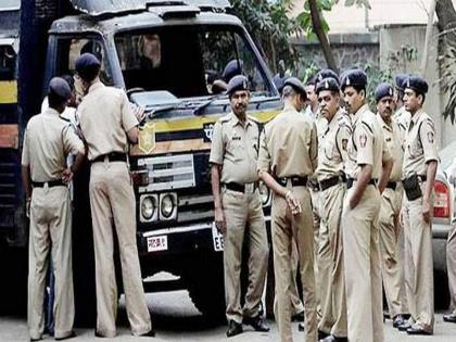 Sword of action against 'those' four policemen | ‘त्या’ चार पोलिसांवर कारवाईची टांगती तलवार