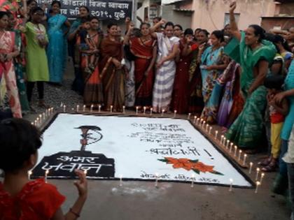 Remarks to martyrs after casting candle march across the district | जिल्हाभरात कँडल मार्च काढून शहिदांना आदरांजली