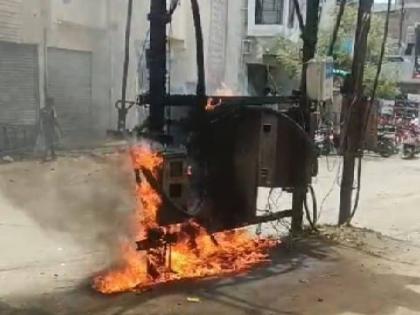 A fire broke out in the electrical circuit in Bhar Vasti. | भर वस्तीत विद्युत रोहित्राला लागली आग, परभणीच्या कडबी मंडी भागातील घटना