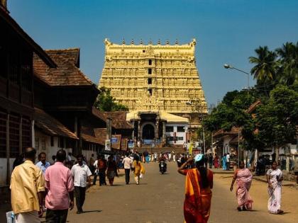 supreme court gives right travancore royal family in the administration padmanabhaswamy temple | Big Breaking: 2 लाख कोटींची मालमत्ता असलेल्या श्री पद्मनाभस्वामी मंदिरावर त्रावणकोर शाही परिवाराचा अधिकारः सुप्रीम कोर्ट