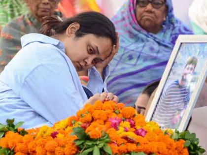 "Terrorists should also be shot in front of their families", demands the wife of Shubham, who died in Pahalgam | "दहशतवाद्यांनाही त्यांच्या कुटुंबीयांसमोर गोळ्या घालाव्यात’’, पहलगाममध्ये मृत्युमुखी पडलेल्या शुभम यांच्या पत्नीची मागणी "Terrorists should also be shot in front of their families", demands the wife of Shubham, who died in Pahalgam | "दहशतवाद्यांनाही त्यांच्या कुटुंबीयांसमोर गोळ्या घालाव्यात’’, पहलगाममध्ये मृत्युमुखी पडलेल्या शुभम यांच्या पत्नीची मागणी