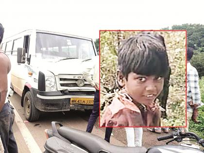 A child returning home from begging was crushed by a minibus; four siblings narrowly escaped | भिक्षा मागून घरी परतणाऱ्या बालकास मिनी ट्रॅव्हल्सने उडविले; चार भांवड थोडक्यात बचावले A child returning home from begging was crushed by a minibus; four siblings narrowly escaped | भिक्षा मागून घरी परतणाऱ्या बालकास मिनी ट्रॅव्हल्सने उडविले; चार भांवड थोडक्यात बचावले