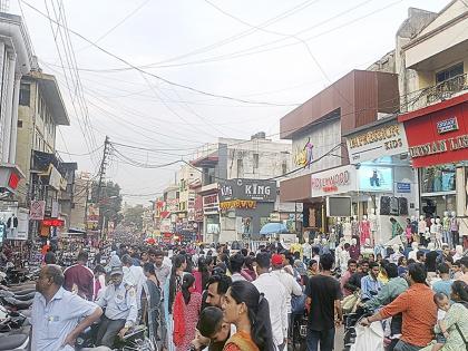 Action taken against street vendors in Paithan Gate, Gulmandi by Chhatrapati Sambhajinagar Municipal Corporation | मनपालिकेकडून पैठण गेट, गुलमंडीत नागरी मित्र पथक तैनात; पथविक्रेत्यांवर कारवाईचा बडगा