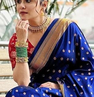 गौरींच्या हळदी- कुंकूसाठी सेलिब्रिटींच्या स्टाईलने नेसा पैठणी- चारचौघीत तुम्हीच भाव खाऊन जाल..