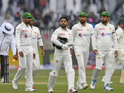 Pakistan cricket team fined for slow over rate wtc points deducted aus vs pak 1st Test | पाकिस्तानची दु:ख संपेनात! आधी ऑस्ट्रेलियाने बेक्कार हरवलं, त्यात बसला मोठा दणका