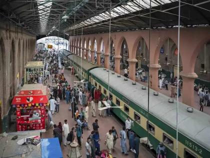 Railway fares increased in Pakistan, you will be surprised to see the ticket prices for 350 km distance | पाकिस्तानात रेल्वे भाडे वाढले, ३५० किमी अंतराचे तिकीट दर पाहून थक्क व्हाल