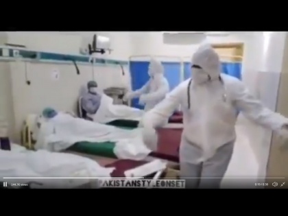 Pakistani doctors dance in front of Corona patients; Gautam Gambhir took class, Video svg | Corona रुग्णांसमोर पाकिस्तानी डॉक्टर्सचा डान्स; गौतम गंभीरनं घेतला क्लास, Video
