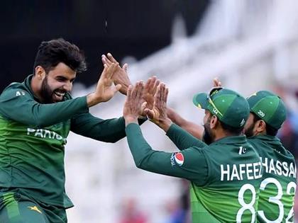 Ab Haath Neechay Ker Lo Pakistan Cricketer Shadab Khan Trolls Teammate On Twitter | Pakistan, Shadab Khan trolling: "आता हात खाली कर"; पाकिस्तानच्या शादाब खानने आपल्याच सहकाऱ्याला केलं ट्रोल