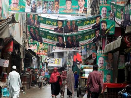 Polling in Pakistan today, huge settlement | पाकमध्ये आज मतदान, प्रचंड बंदोबस्त