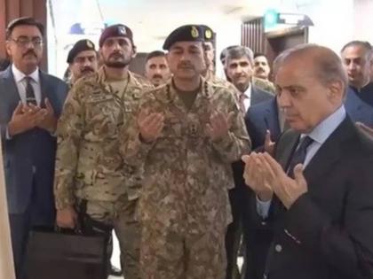 India Pakistan War India attacked 9 cities from Lahore to Karachi with Israeli drones Scared Pakistan claims | India Pakistan War : भारताने लाहोर ते कराचीपर्यंतच्या ९ शहरांवर इस्रायली ड्रोनने हल्ला केला; घाबरलेल्या पाकिस्तानचा दावा India Pakistan War India attacked 9 cities from Lahore to Karachi with Israeli drones Scared Pakistan claims | India Pakistan War : भारताने लाहोर ते कराचीपर्यंतच्या ९ शहरांवर इस्रायली ड्रोनने हल्ला केला; घाबरलेल्या पाकिस्तानचा दावा