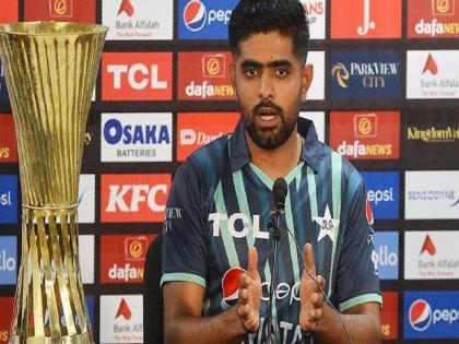 Pakistan captain Babar Azam said that no one should talk on a personal level | Babar Azam: "...त्यामुळे वैयक्तिक पातळीवर बोलू नका", बाबर आझम पत्रकार परिषदेत भडकला