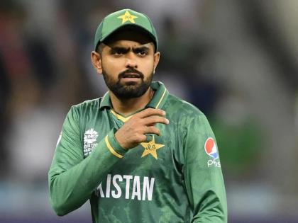 Pakistan Cricket Board has announced 33 Central contracts which is causing controversy in Pakistan  | Asia Cup 2022:आशिया चषकापूर्वीच पाकिस्तानमध्ये गोंधळ! बाबर आझमसहीत अनेक खेळाडू बोर्डाविरूद्ध मैदानात 