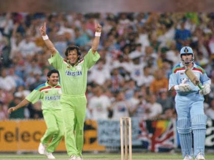  Pakistan Cricket Board is being trolled after excluding former captain Imran Khan from the history of Pakistan cricket  | पाकिस्तान क्रिकेटच्या इतिहासातून इम्रान खान यांचा पत्ता कट; PCB टीकाकारांच्या निशाण्यावर