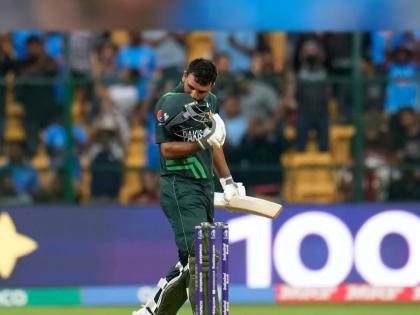 pakistan cricket broad announced a prize of Rs 1 million for Fakhar Zaman for his outstanding performance against new zealand in icc odi world cup 2023 | PAK vs NZ : फखरमुळं पाकिस्तान सेमी फायनलच्या शर्यतीत जिवंत; PCBने खेळाडूवर केला पैशांचा वर्षाव