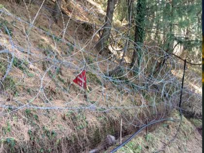 Pakistan fired on LoC 3 Indians died Indian Army also gave a befitting reply | पहलगामचा सूड घेतल्यानंतर पाकिस्तान बिथरला; नियंत्रण रेषेवरील मोर्टार शेलिंगमध्ये ३ भारतीयांचा मृत्यू Pakistan fired on LoC 3 Indians died Indian Army also gave a befitting reply | पहलगामचा सूड घेतल्यानंतर पाकिस्तान बिथरला; नियंत्रण रेषेवरील मोर्टार शेलिंगमध्ये ३ भारतीयांचा मृत्यू