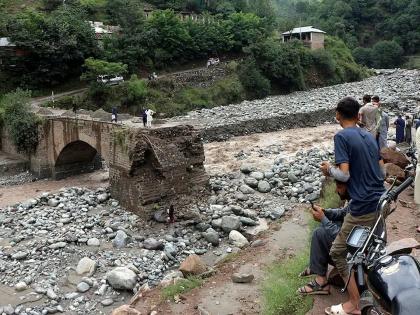 Heavy rains and floods cause widespread destruction in Pakistan, 307 people dead, many missing | पाकिस्तानमध्ये अतिवृष्टी-पुरामुळे प्रचंड विध्वंस, ३०७ जणांचा मृत्यू, अनेकजण बेपत्ता
