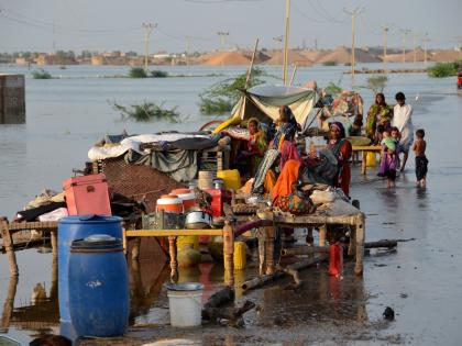2.1 million people on the streets, 900 dead so far! Floods wreak havoc in Pakistan | २१ लाख लोक रस्त्यावर, आतापर्यंत ९०० जणांचा मृत्यू! पाकिस्तानात पुराचं थैमान 