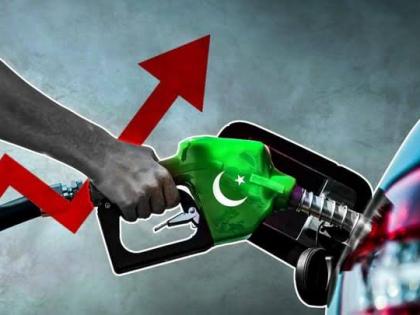 fuel expensive in pakistan a sudden increase in the price of petrol | पाकिस्तानमध्ये अर्ध्या रात्री पेट्रोल महाग! पेट्रोलच्या दरात अचानक १८ रुपये वाढ