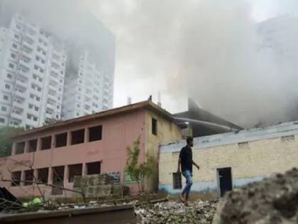 Bomb blast in Peshawar, Pakistan, 9 killed, 4 policemen seriously injured | पाकिस्तानातील पेशावरमध्ये बॉम्बस्फोट, ९ जणांचा मृत्यू, ४ पोलिस गंभीर जखमी