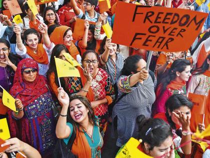 Why 'Aurat March' in Pakistan is controversial? | पाकिस्तानात ‘औरत मार्च’