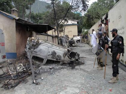 Pakistan Violence: Two tribal communities clash over a piece of land in Pakistan, 49 people died so far and more than 200 injured | पाकिस्तानमध्ये जमिनीच्या तुकड्यासाठी दोन आदिवासी समुदाय भिडले, 49 लोकांचा मृत्यू