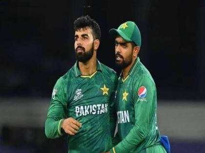 pakistani all rounder shadab khan says that Babur Is Even A Bigger Diamond Than Kohinoor  | PSL 2023: "बाबर आझम कोहिनूरपेक्षा मोठा हिरा आहे", पाकिस्तानी खेळाडूकडून कर्णधारावर कौतुकाचा वर्षाव