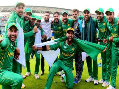 Pakistan cricket team is in trouble, there is no money for hotel booking | पाकिस्तानचा क्रिकेट संघ अडचणीत, हॉटेल बुकिंगसाठी पैसेच नाही