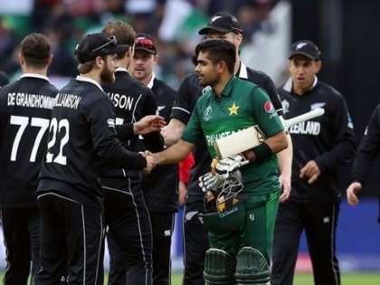 Pakistan Cricket Board to hire psychotherapist for players in New Zealand to alleviate the mental stress   | न्यूझीलंड दौऱ्यावर गेलेल्या खेळाडूंसाठी पाकिस्तान क्रिकेट मंडळ शोधतोय मानसोपचारतज्ञ