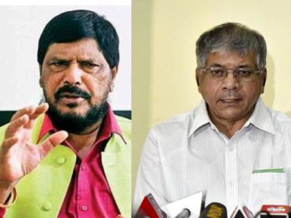 Union Minister Ramdas Athawale criticized Prakash Ambedkar along with Maha Vikas Aghadi | "निवडणुकीत प्रकाश आंबेडकरांच्या 12-12 च्या फॉर्म्युल्याचे आम्ही बारा वाजवू"