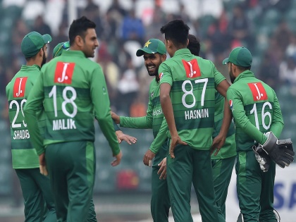 Pakistan beat Bangladesh in 2nd T20I, this is pakistan's first T20I series victory since October 2018 | पाकिस्ताननं दोन वर्षांनंतर जिंकली पहिली ट्वेंटी-20 मालिका
