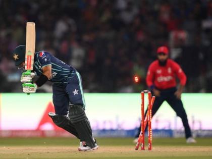 PAK vs ENG 7th T20I Live : England win a T20I series after 25 years in Pakistan, beat Babar Azam & co. by 67 runs | PAK vs ENG : पाकिस्तान जग जिंकायला निघाले अन् घरच्या मैदानावर इंग्लंडकडून 'बेक्कार' हरले!