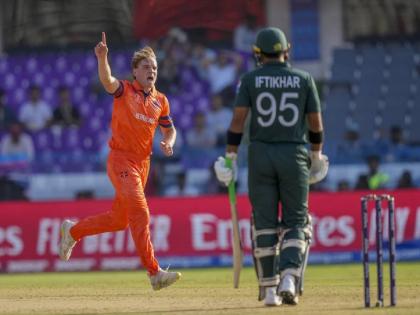 ICC ODI World Cup PAK vs NED : Bas de Leede take 4 wickets, PAKISTAN 286 ALL-OUT, Netherlands restricted Pakistan to 286 runs in their first match of World Cup  | PAK vs NED : पाकिस्तानला पूर्ण ५० षटकंही नाही खेळता आली, नेदरलँड्सकडून ऑल आऊट!