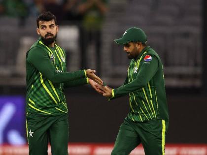 T20 World Cup, PAK vs NED : Shadab Khan in the last 3 balls in the T20 World Cup 2022: W,W,W; but no Hattrick, know how | T20 World Cup, PAK vs NED : W,W,W! ३ चेंडू ३ विकेट्स; एकही रन आऊट नाही तरी शादाब खानची हॅटट्रिक नाही; जाणून घ्या कसं